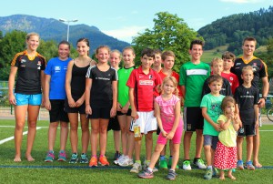 Maren Wiesler mit Skiclub-Kids